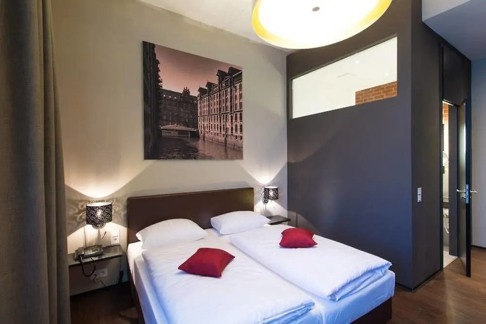 Hotel Volksschule Hamburg-Harburg 4*,