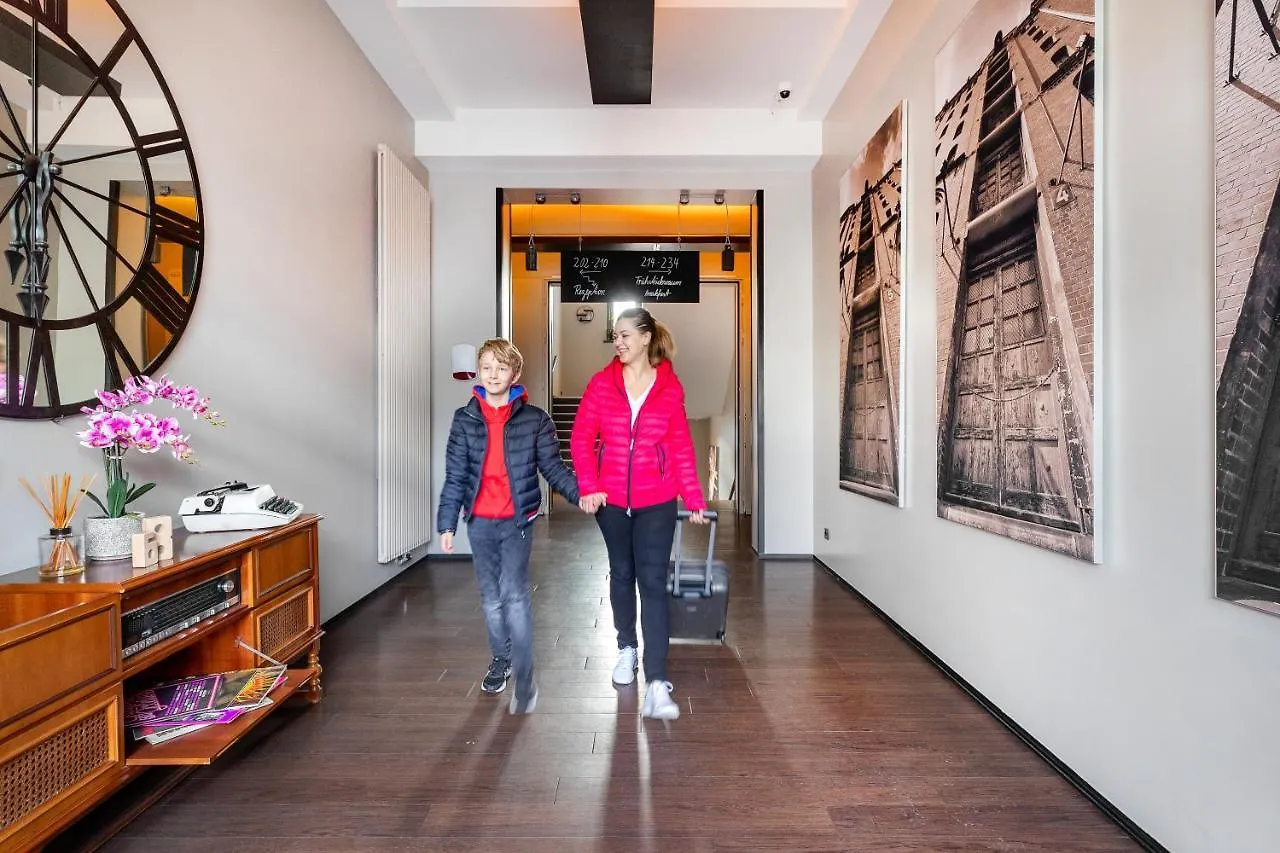 Hotel Volksschule Hamburg-Harburg 4*,